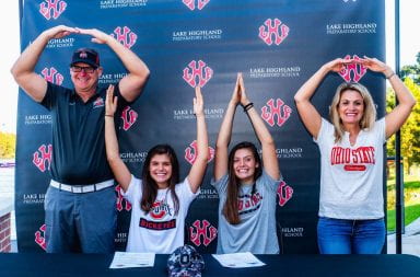 the alexander sisters and their parents spell out Ohio with their arms