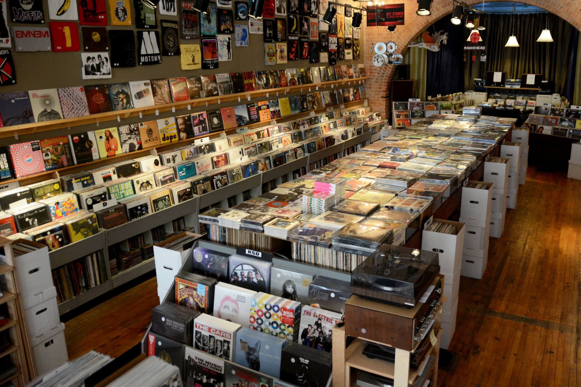 Breaking records: Vinyl sales pass CD sales for the first time since 1980s