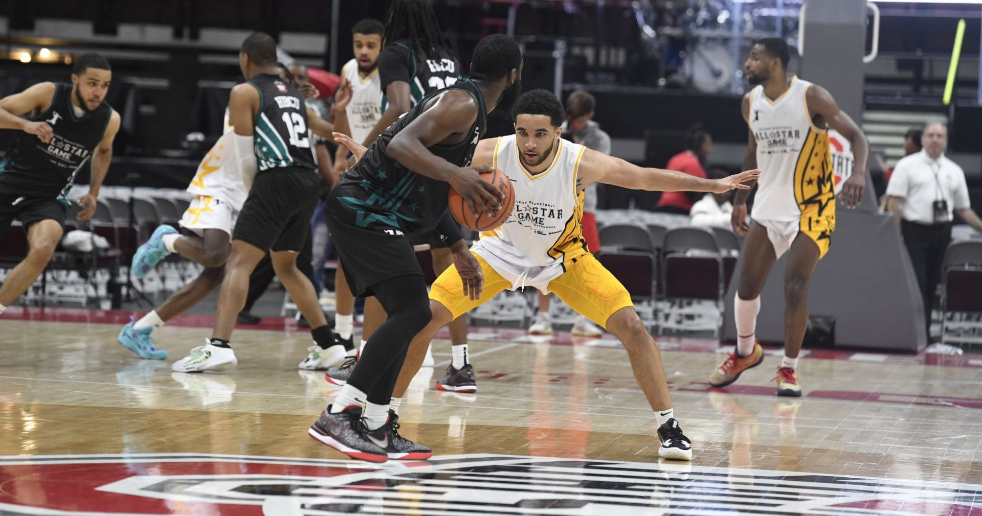 Joe Bryant Jr. faces off against Deshon Parker at the 2023 “Classic for Columbus Celebrity All-Star Game” Credit: Anthony Brown