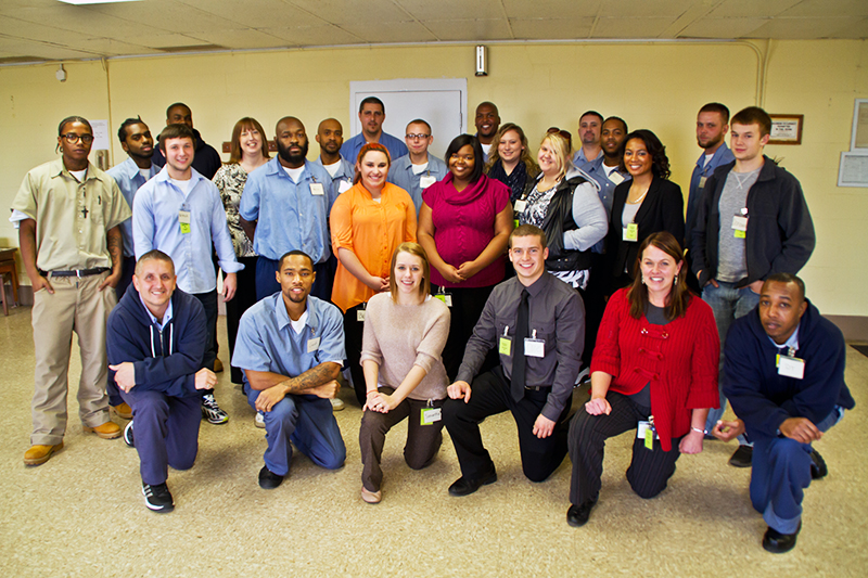 Ohio State students and student prisoners at Southeastern Correctional Complex at the closing ceremony of an Autumn 2013 sociology course. Credit: Courtesy of Angela Bryant 