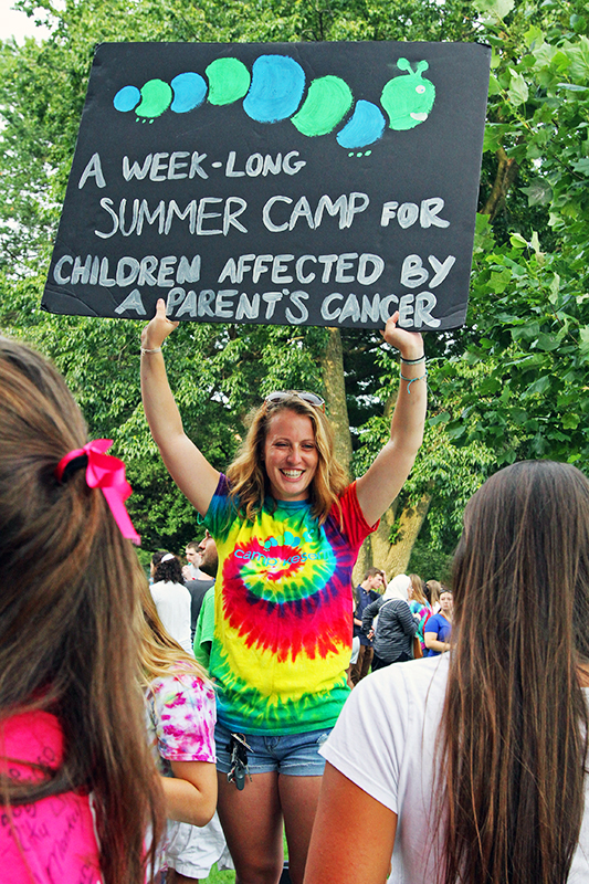 Aliesha Robinson, third-year in middle childhood education, holds up a sign to bring awareness to Camp Kesem during Ohio State’s involvement fair on August 23. Photo Credit: Samantha Hollingshead / Photo Editor