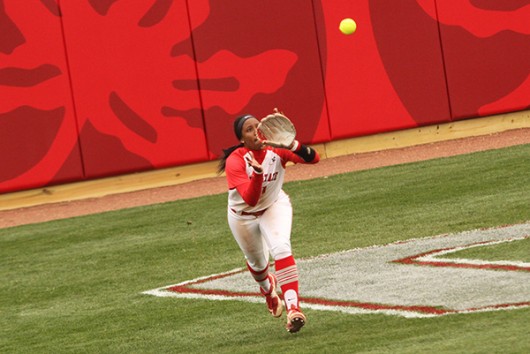 OSU sophomore Taylor White (21) makes a catch during a game against Penn State on April 6 at Buckeye Field. Credit: Samantha Hollingshead | Photo Editor