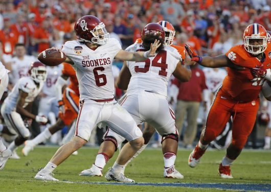 Oklahoma quarterback Baker Mayfield (6) sets up to pass in the second quarter against Clemson in the Capital One Orange Bowl at SunLife Stadium in Miami Gardens, Fla., on Thursday, Dec. 31, 2015. Clemson won, 37-17. (Al Diaz/Miami Herald/TNS)