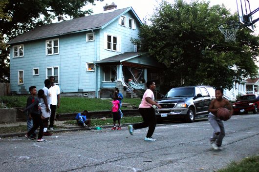 Kids play basketball on the evening of Tuesday, Oct. 4 in Weinland Park off of N 5th St. Weinland Park remains the highest density area of affordable housing in the city of Columbus, despite developers introduction of higher priced residential developments to the area. Credit: Grace Fleisher | Lantern Reporter